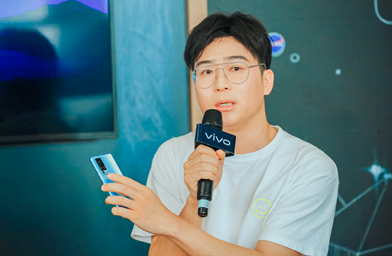 (vivo X50系列设计师任安)