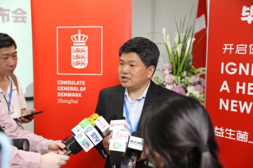 刘占举教授在毕芙丹产品发布会接受媒体采访