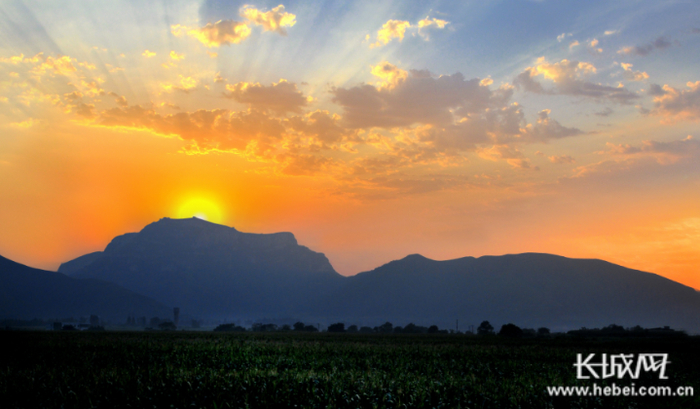 卧佛。抱犊寨风景区 供图