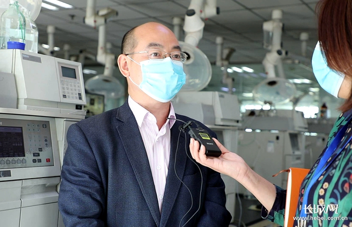 石药集团副总裁孙聚民接受记者专访。 记者 烟成群 摄　