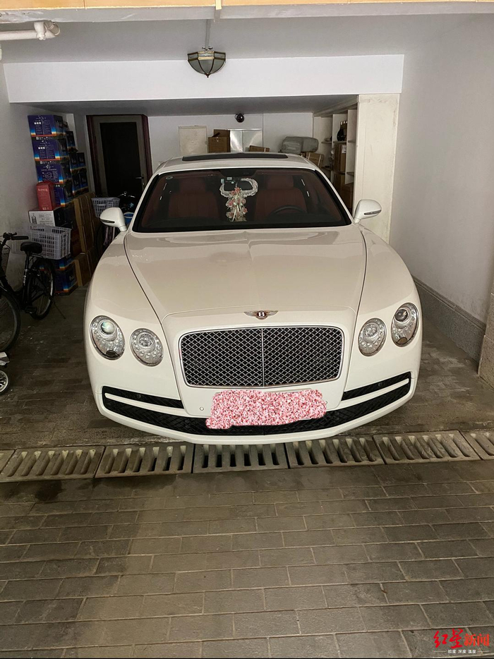  ↑章先生购买的宾利轿车价值310万元。