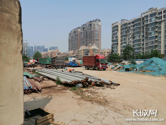 石家庄市新华区北新街信通花园附近工地。网友供图