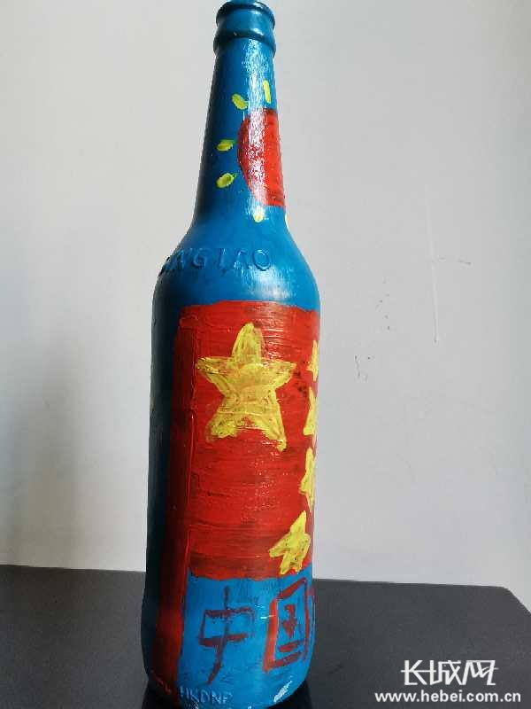 精美的瓶子画成果。尹亚磊 供图