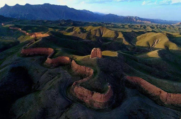 宁夏古长城遗址，与大家熟悉的“八达岭”不同 　　图/“宁夏文化和旅游”公众号