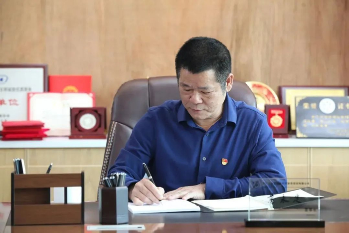 △普宁市永定机动车驾驶员培训有限公司董事长 黄永定 