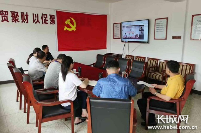 秦皇岛市贸促会集中观看研讨会。河北省贸促会 供图