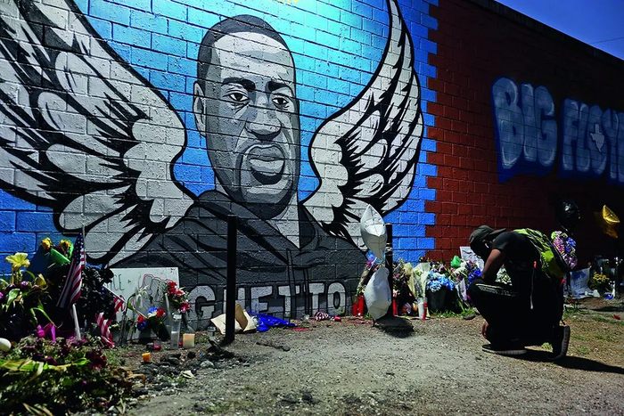 6月8日，在美国得克萨斯州休斯顿，人们在墙上绘制弗洛伊德的巨幅肖像以作悼念。