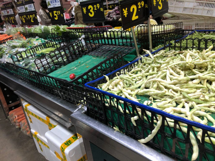 超市内部分蔬菜已售罄