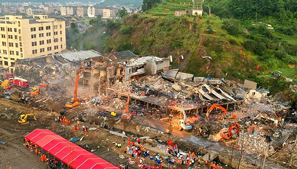 事故救援现场。图片来源：视觉中国