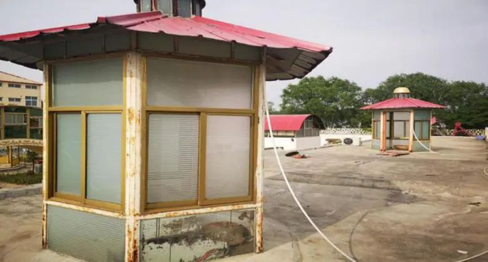 ▲庄园屋顶上的哨岗