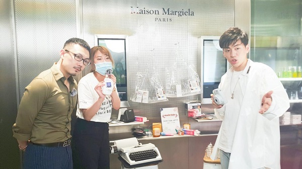 上海静安嘉里中心LITTLEB门店一线服务人员讲解