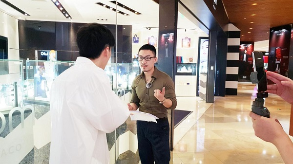 上海静安嘉里中心时尚KOL陈小怪与马修云探店直播