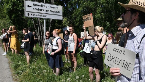 （△图片来自晚邮报 图为示威人群）