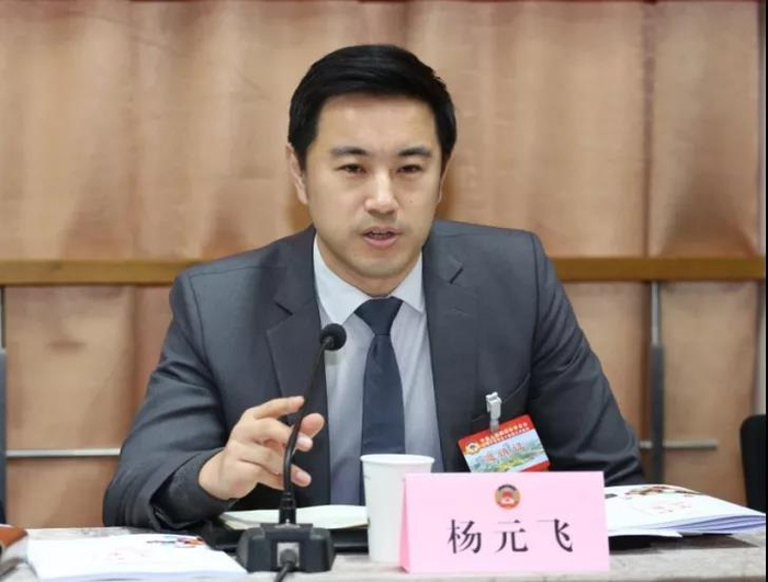  普陀区副区长杨元飞参加政协座谈。来源：政协头条