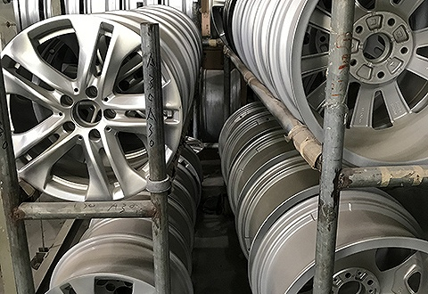 涉案的兴宇公司内翻新轮毂半成品。曹林华 摄