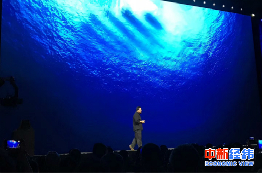 资料图 罗永浩在“老人与海”黑科技发布会上 中新经纬 常涛摄