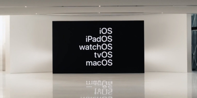 首先是iOS 14，就如此前消息一般，iOS 14采用了更灵活的方式来整理及展示用户桌面，App Library可以将APP轻松分组整理，用户可以在缩略页面中直接将单独某页直接隐藏。