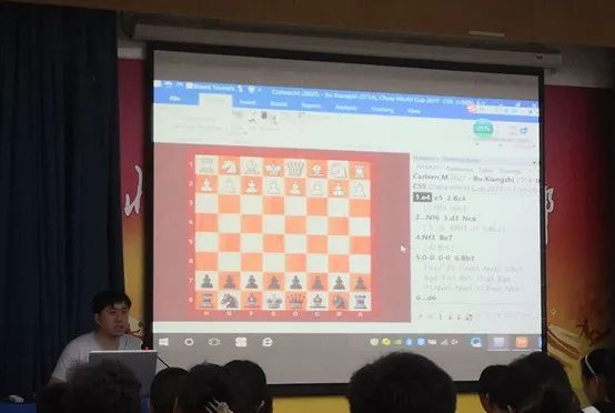 （图为丁立人、卜祥志来校讲棋）