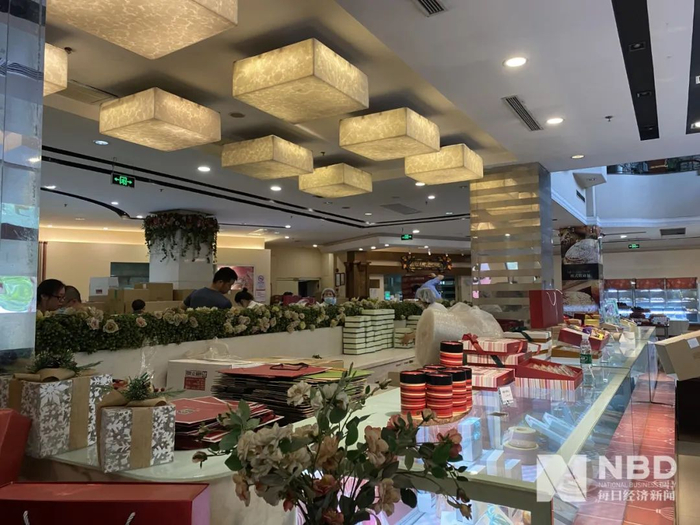 克莉丝汀上海总部一楼门店 实习记者 舒冬妮 摄