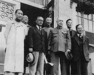 ▲左起:叶企孙,潘光旦,张奚若,张子高,陈毅,周培源,吴晗