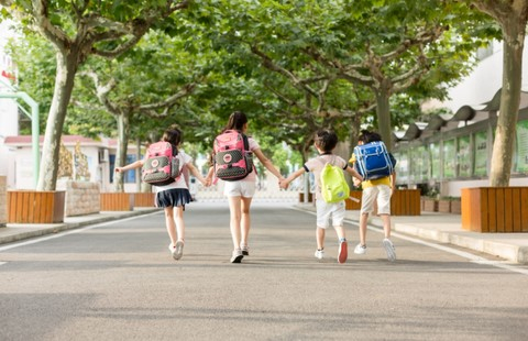 孩子上学示意图