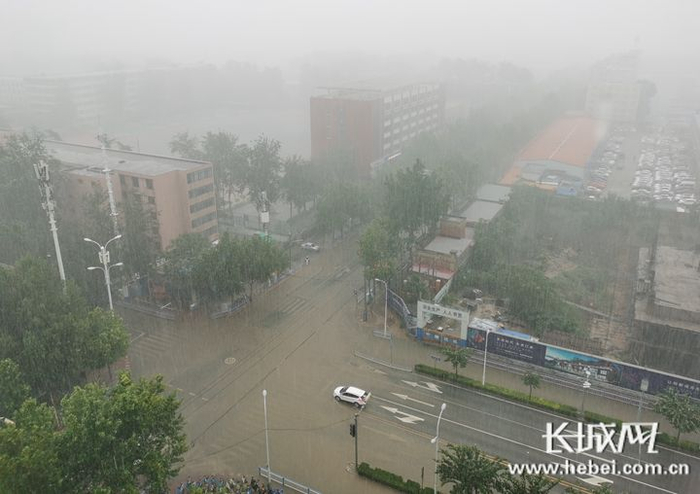石家庄今日的降雨。长城新媒体记者 刘澜澜 摄