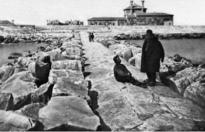     位于佩莱斯特里纳岛的“穆拉齐”人工海防堤。资料图片