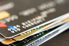 银保监会发风险提示：消费者不要“以卡养卡、以贷还贷”