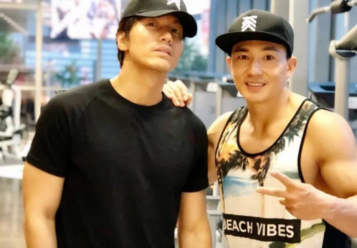 48岁刘畊宏半裸秀腹肌,这身材也太抗打了!_手机新浪网
