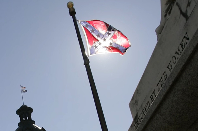 南卡罗莱纳州议会外升起的邦联“国旗”&nbsp; 《华尔街日报》2015年报道视频截图