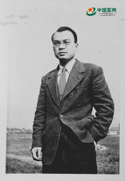 黄志千中年时期的照片。