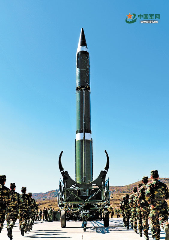 长剑昂首。解放军报特约记者 冯金源摄