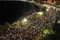 法国5000人毫无防护街头蹦迪 网友:疯了吗(图)
