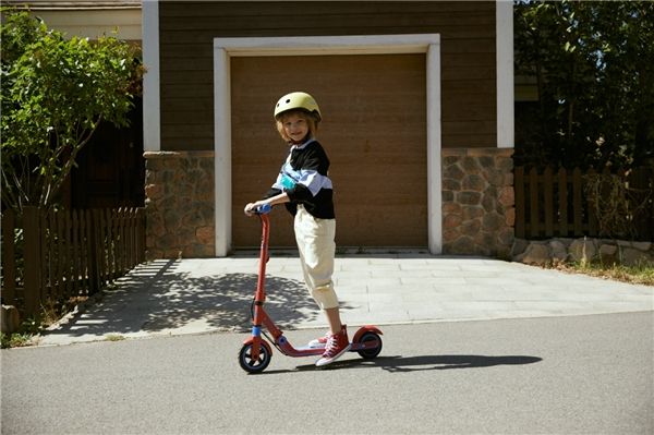 (九号儿童电动滑板车E8超级飞侠版)