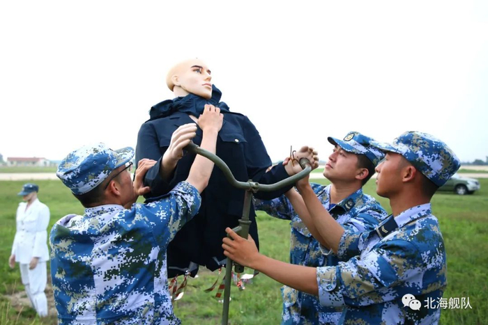 ▲紧固机场驱鸟风向假人