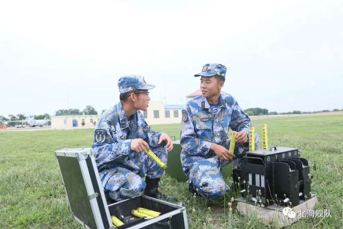 ▲发放自主改进的低空驱鸟炮