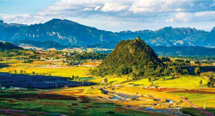 据说独山县的县名，就来自于这座“独秀峰”。 资料图