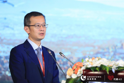 （易居企业集团CEO、绿城管理独立非执行董事丁祖昱发表演讲）