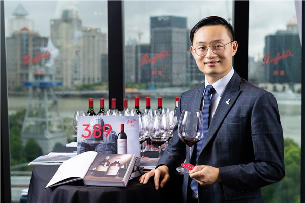 　”2019中国侍酒师大赛”冠军王逢源与Penfolds奔富Bin 389