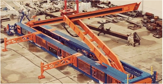 Logan公司开发出一种专利化的管柱操作装置“kicker”，它可以将管柱稳妥放置到坡道上。（图源: Logan Industries)