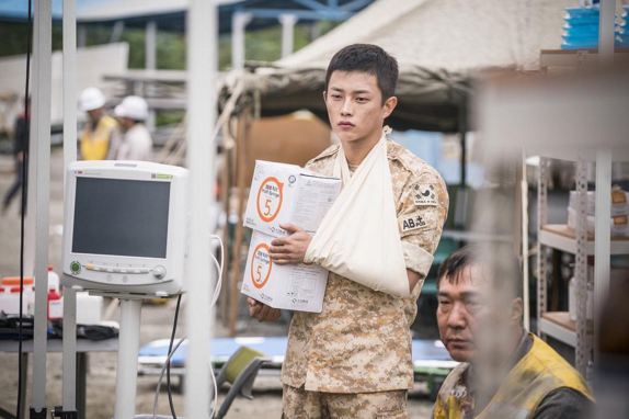 金玟锡曾出演《太阳的后裔》