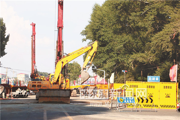 哈机场第二通道一期工程施工现场。