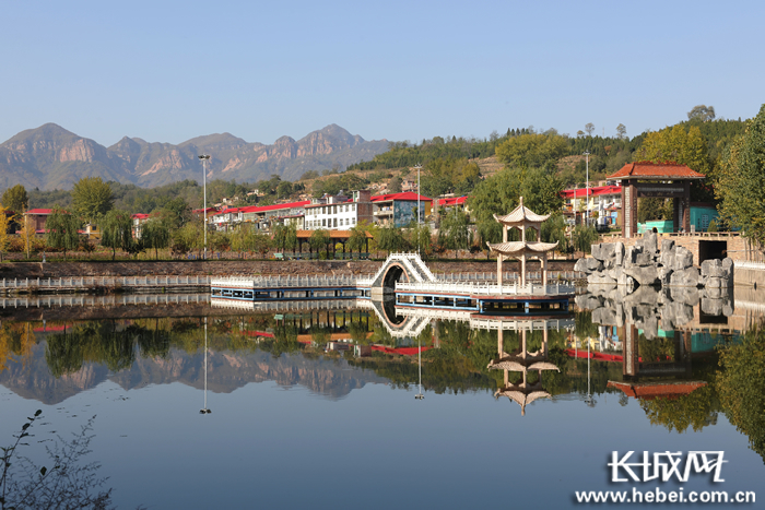 山青水绿，前南峪不断推进新民居建设，提高村民幸福指数。