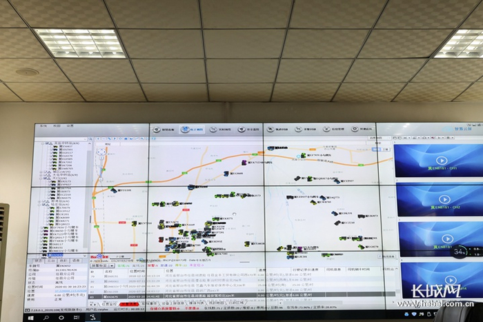 吴岳垃圾中转站调度中心的智能平台可实时监管全区内所有垃圾作业车辆。长城新媒体记者 高航 摄