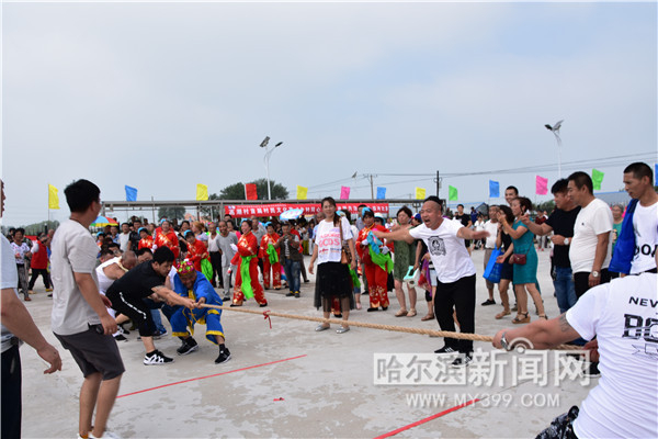 多种文体活动让村民们的生活丰富多彩。