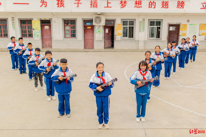 ↑海嘎的学子们。受访者供图