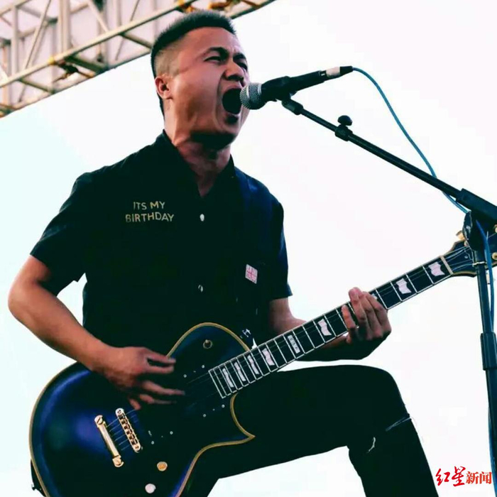 ↑曾经的顾亚为音乐痴狂。受访者供图