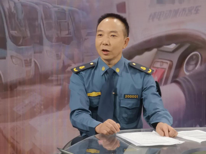 嘉宾：云南省道路运输管理局局长　飞再明