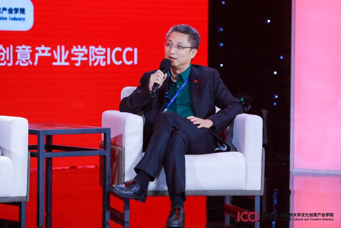 上海交大文创学院党总支书记兼院长张伟民