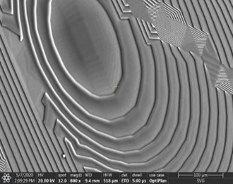 光电子器件的 3D 微结构 SEM 照片